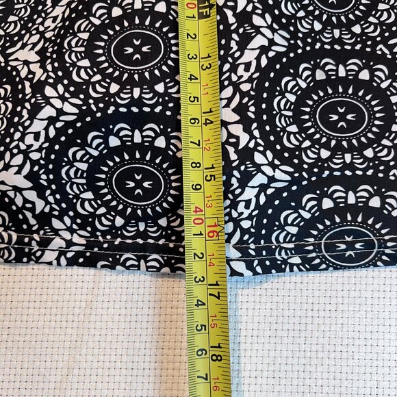 Women's Black & White Mandala Print Skort Size Large – Activewear Stretch Lined - Picture 3 of 6